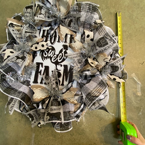 Handmade Mesh Wreath - Picture 2 of 3
